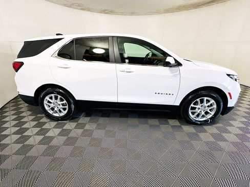 Used 2023 Chevrolet Equinox LT FWD image 2