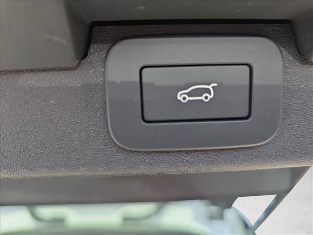 Used 2025 Land Rover Discovery S AWD/4WD image 15