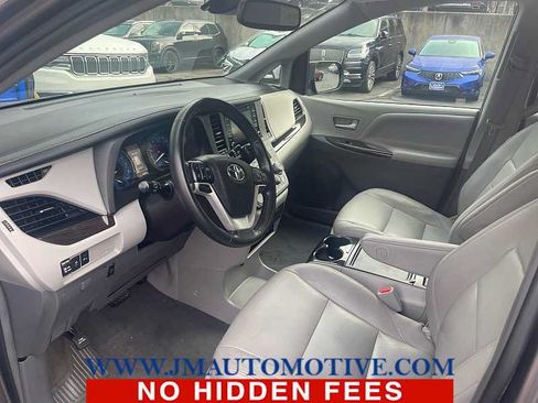 Used 2019 Toyota Sienna XLE w/ XLE Navigation Package AWD/4WD image 2