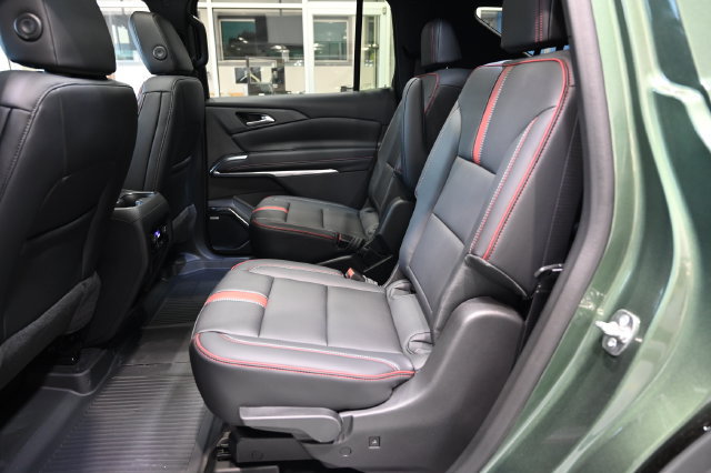 New 2027 Chevrolet Traverse RS w/ LPO, Floor Liner Package AWD/4WD image 11