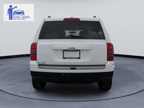 Used 2014 Jeep Patriot Latitude w/ Freedom Edition Package image 7