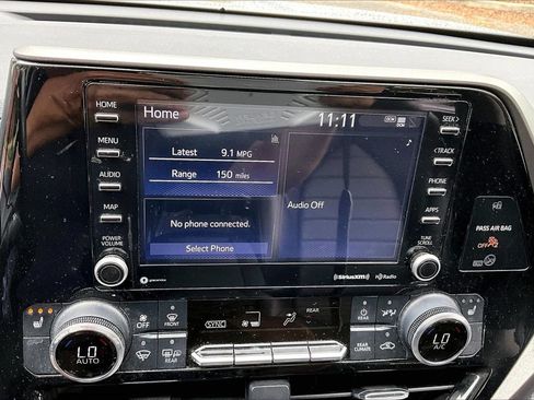 Used 2021 Toyota Highlander XLE AWD/4WD image 24