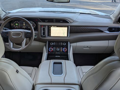 Used 2023 GMC Yukon XL Denali image 25