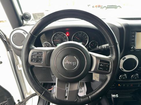 Used 2018 Jeep Wrangler Unlimited Sahara w/ Dual Top Group image 18