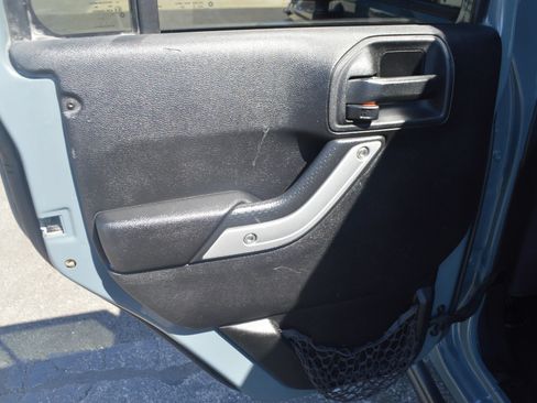 Used 2014 Jeep Wrangler Unlimited Rubicon w/ Dual Top Group AWD/4WD image 17