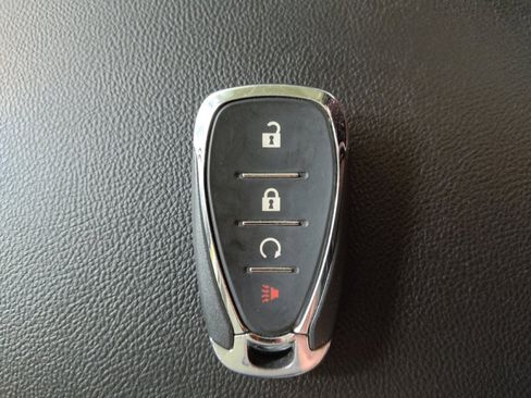 Used 2020 Chevrolet Trax LT w/ LT Convenience Package image 32