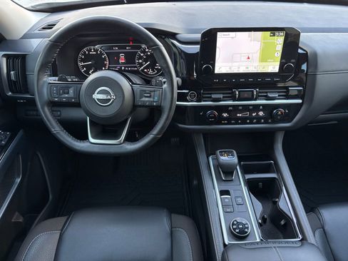 Used 2024 Nissan Pathfinder SL AWD/4WD image 19