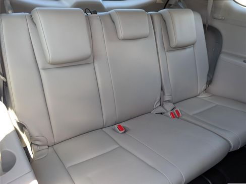 Used 2019 Toyota Highlander XLE AWD/4WD image 13