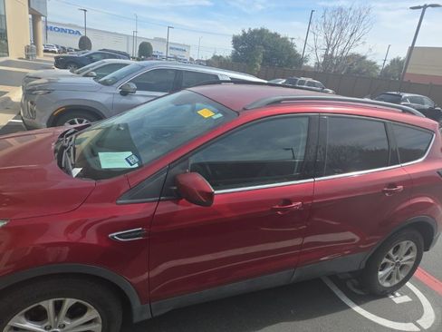 Used 2018 Ford Escape SEL image 3