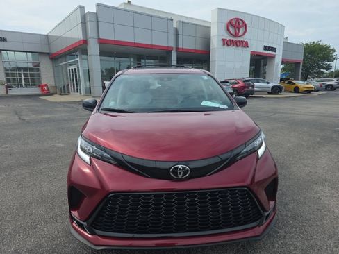 Used 2026 Toyota Sienna XSE FWD image 3