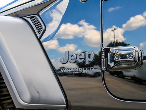 Used 2021 Jeep Wrangler Unlimited Sport w/ Technology Group AWD/4WD image 3