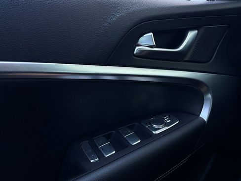 Used 2025 Genesis G70 2.5T image 21