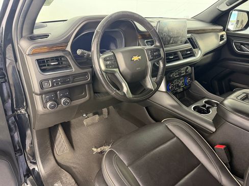 Used 2022 Chevrolet Suburban Premier AWD/4WD image 4