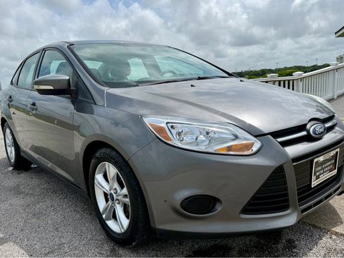 Used 2014 Ford Focus SE FWD image 3