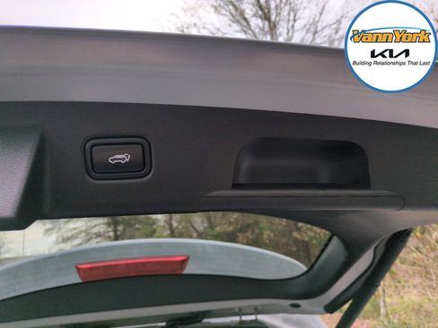 Used 2022 Kia Telluride SX w/ SX Prestige Package image 44