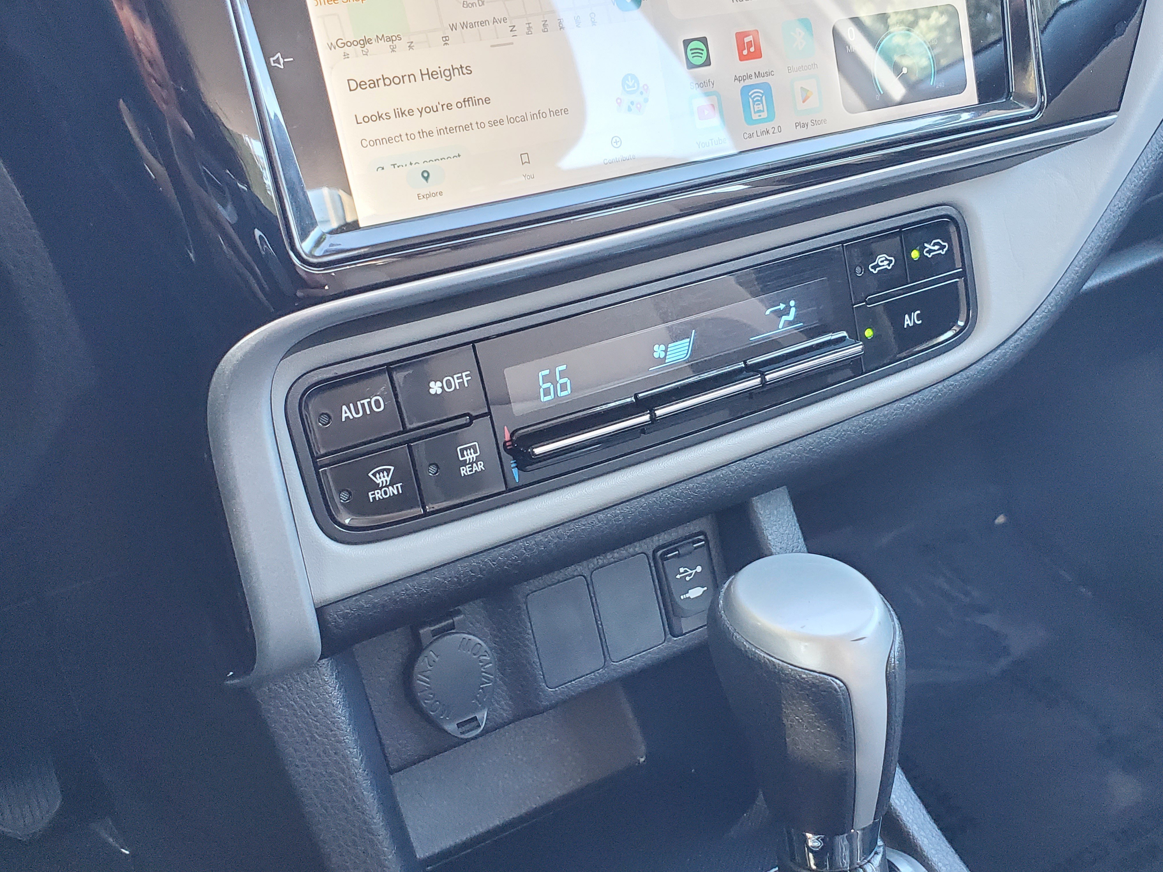 Used 2018 Toyota Corolla LE FWD image 19
