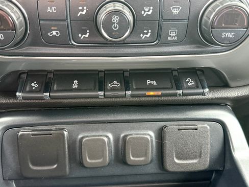 Certified 2018 Chevrolet Silverado 1500 LT w/ All Star Edition image 36