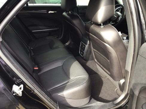 Used 2023 Chrysler 300 Touring L w/ Comfort Group image 15