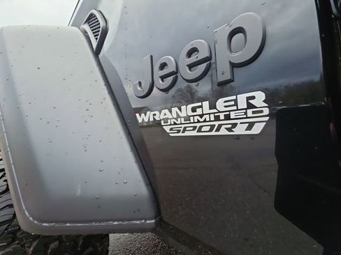 Used 2021 Jeep Wrangler Unlimited Sport AWD/4WD image 28