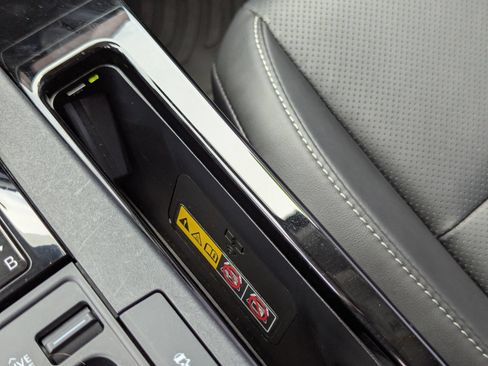 Used 2024 Toyota Prius Limited FWD image 28