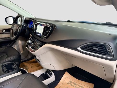 Used 2019 Chrysler Pacifica Touring-L Plus w/ Advanced Safetytec Group image 30
