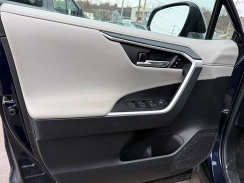 Used 2022 Toyota RAV4 Limited image 29