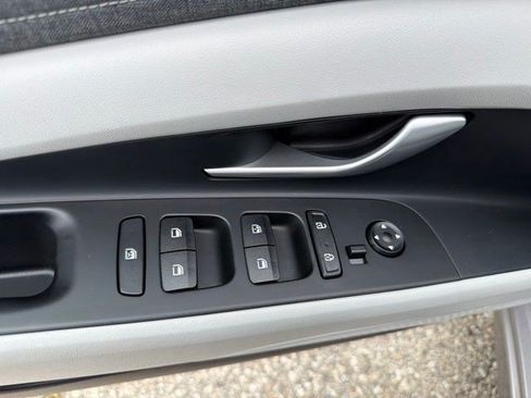 Used 2023 Hyundai Elantra Limited FWD image 12