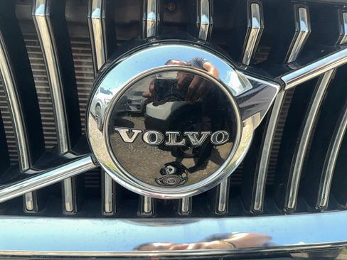 Certified 2022 Volvo XC90 T6 Momentum w/ Advanced Package image 22