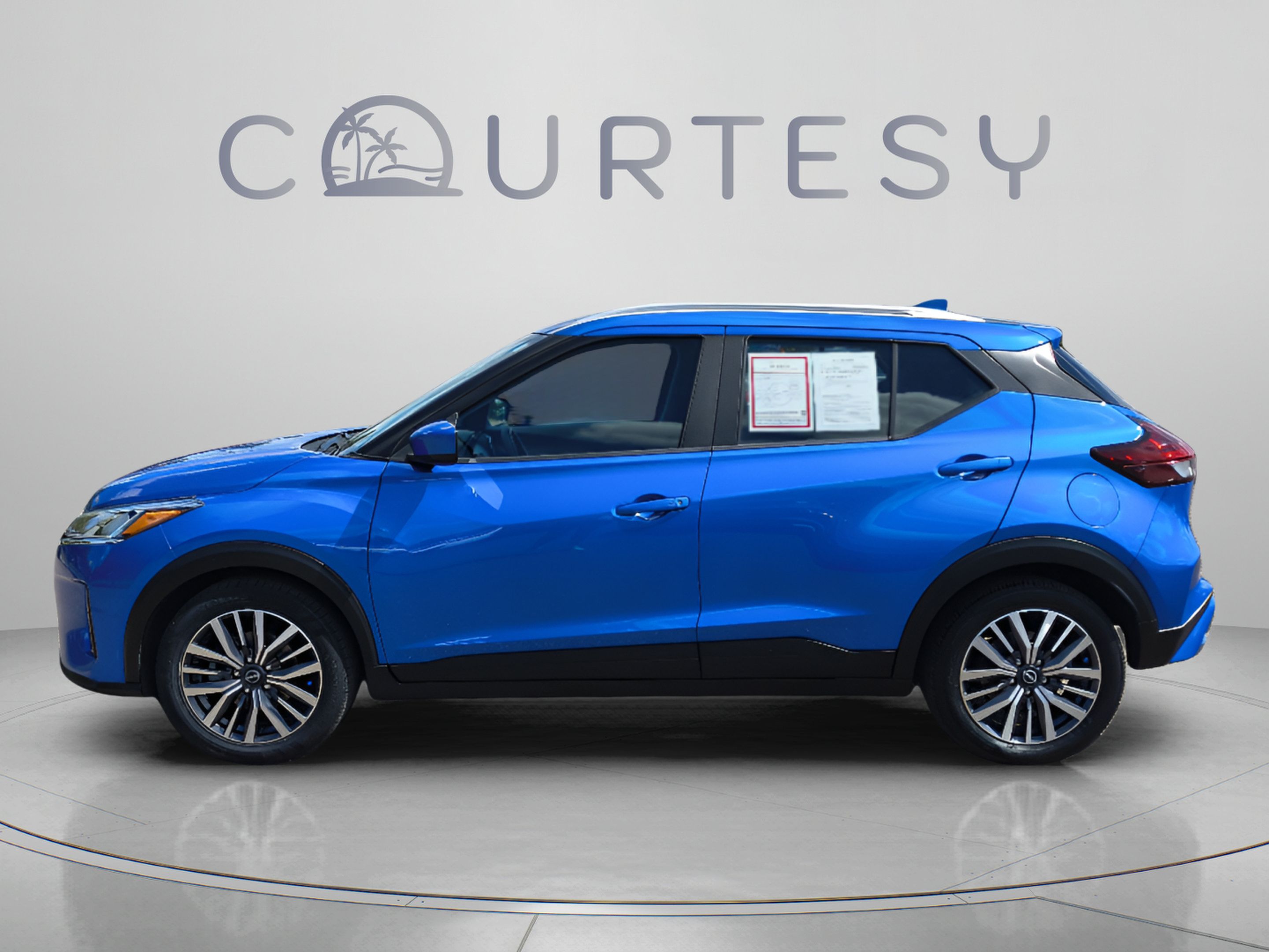 Used 2022 Nissan Kicks SV FWD image 2