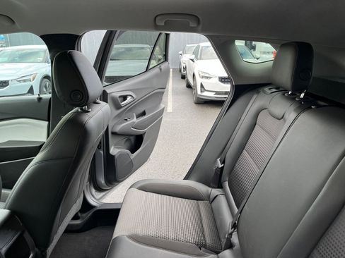 Used 2025 Chevrolet Trax LT image 38