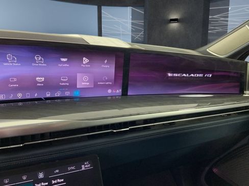 Used 2025 Cadillac Escalade IQ Luxury 2 AWD/4WD image 32