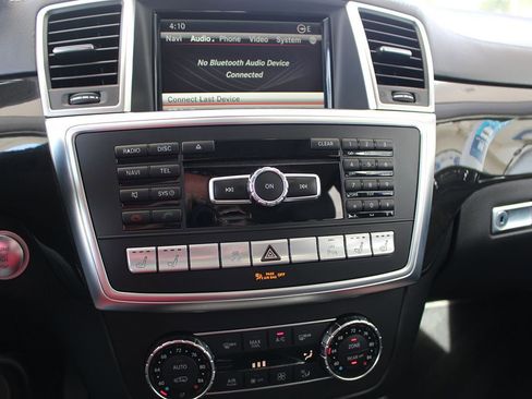 Used 2015 Mercedes-Benz GL 550 4MATIC image 45