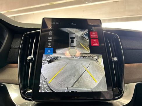 New 2026 Volvo XC90 B6 Plus w/ Protection Package Premier image 17