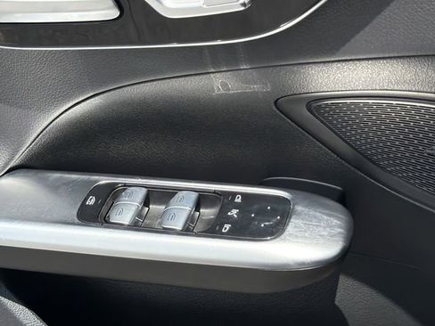 Used 2025 Mercedes-Benz C 300 Sedan image 24