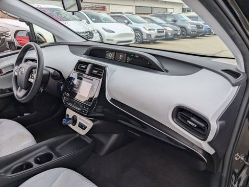Used 2016 Toyota Prius Two image 20