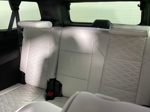 Used 2025 Cadillac Escalade ESV Sport Platinum w/ LPO, ONYX Package image 31