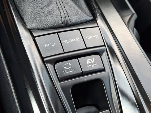 Used 2025 Toyota Camry SE FWD image 24
