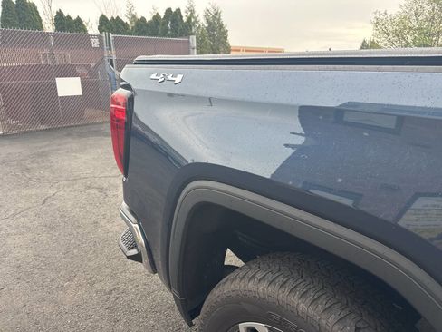 Used 2022 GMC Sierra 1500 SLT w/ SLT Premium Package image 17