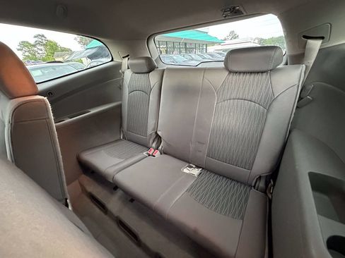 Used 2013 Chevrolet Traverse LS FWD image 12