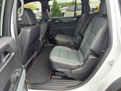 Used 2026 GMC Acadia AT4 w/ Luxury Package AWD/4WD image 19