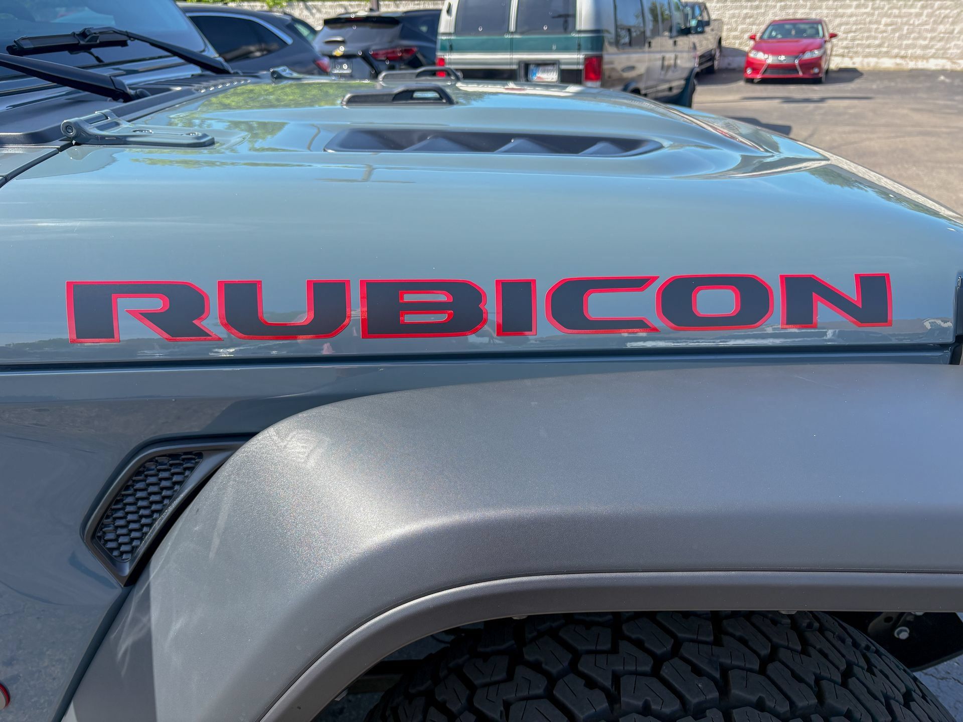 Used 2025 Jeep Gladiator Rubicon w/ Convenience Group AWD/4WD image 4