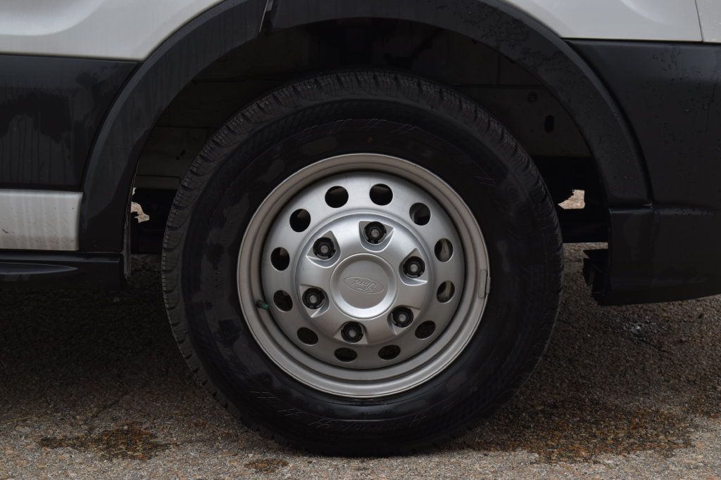 Used 2025 Ford Transit 250 148 Medium Roof Extended AWD w/ Load Area Protection Package image 4