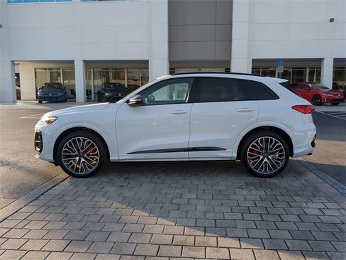 Used 2025 Audi SQ5 Prestige w/ Prestige Package image 6