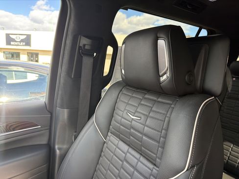 Used 2022 Cadillac Escalade ESV Premium Luxury Platinum image 23