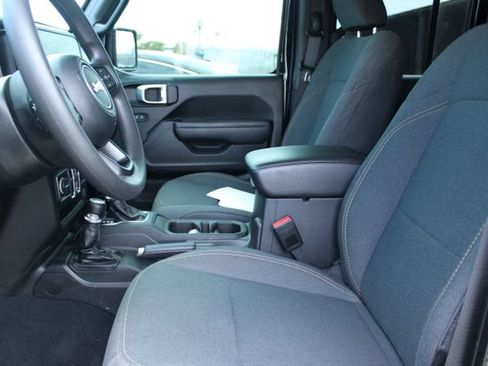 Used 2025 Jeep Gladiator Sport AWD/4WD image 10