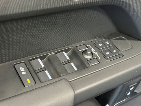 Used 2025 Land Rover Defender 110 S image 15
