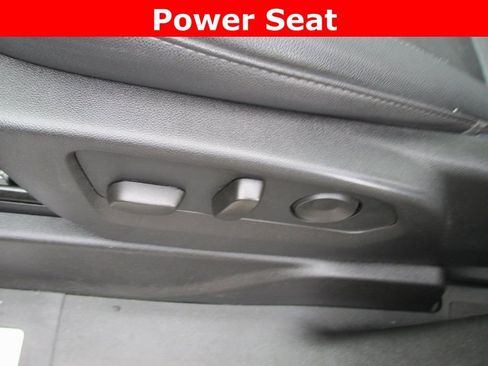 Used 2022 Chevrolet Tahoe Z71 w/ Luxury Package image 28