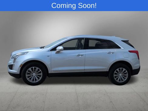 Used 2018 Cadillac XT5 Luxury w/ Driver Awareness Package FWD image 3