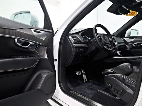 Used 2019 Volvo XC90 T6 R-Design w/ Advanced Package AWD/4WD image 4