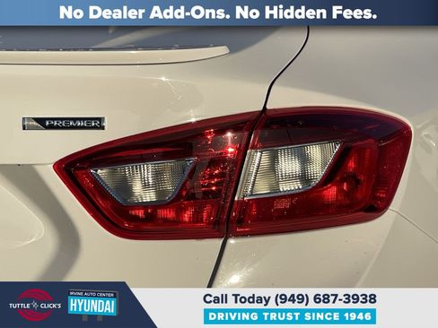 Used 2017 Chevrolet Cruze Premier FWD image 12